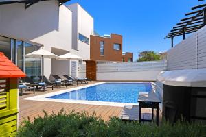 Villa Sunrise Glory - 150m from Trinity Beach