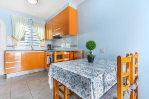 Near the beach with huge terrace, parking and wifi