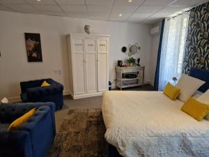 B&B / Chambres d'hotes LE MANOIR- CLUNY : photos des chambres