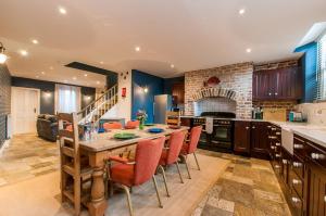 Seafront Regency Townhouse - Balcony Sea Views