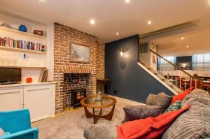 Seafront Regency Townhouse - Balcony Sea Views