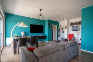 GuestHost - Kind Park - Sleek Apartment with Terrace & Parking