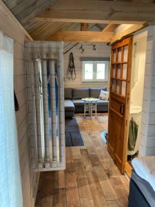 Nyrenoverad liten stuga i Marmorbruket