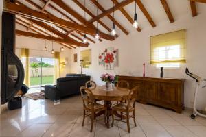 Maisons de vacances Les Sylphides - Maison avec piscine : photos des chambres