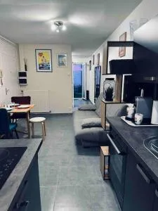 Studio 3 personnes centre ville, avec cour - Saint Pierre-lès-Calais