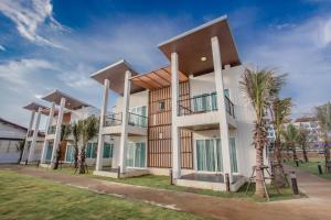 Saint Tropez Beach Hotel