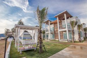 Saint Tropez Beach Hotel