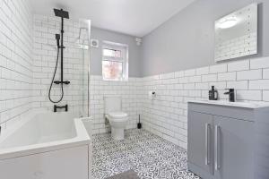 Perfect Contractor Stay - Sleeps 6 - FREE Parking