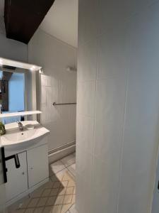B&B / Chambres d'hotes Le chene fleuri : Chambre Quadruple