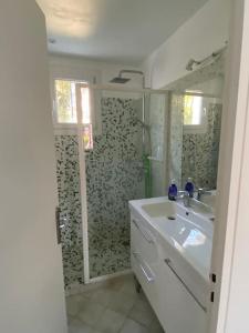 Villas Villa Azur - piscine et climatisation : photos des chambres