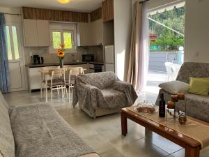 Kamena Home Apartment in Kamena Vourla