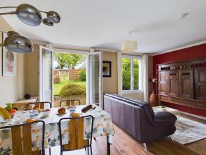 Maisons de vacances -HARES- Maison authentique avec jardin : photos des chambres