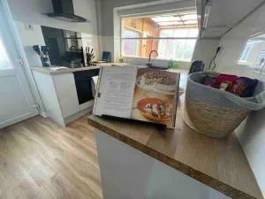 LeeVal Detached House parking - 朗牛顿