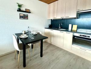 Studio mit See- und Bergblick