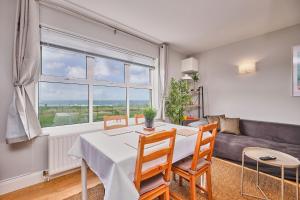 Dunluce Park 6 - Parking Permit for Golf - 10min walk