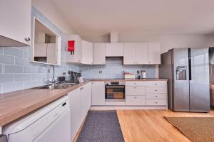 Dunluce Park 6 - Parking Permit for Golf - 10min walk