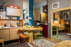 Living like in a cottage in the center of Athens