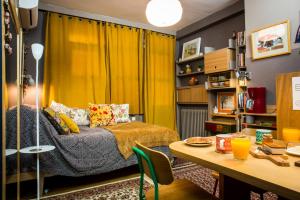 Living like in a cottage in the center of Athens