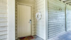 Cozy renovated ground floor unit - Golf Villa - on the Golf Course