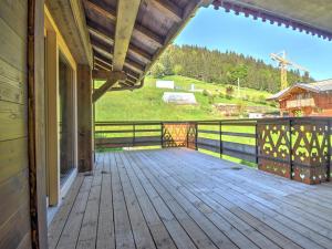 Chalet spacieux à quelques pas du centre et des pistes de Morzine, avec cheminée et terrasse. - FR-1-524-18