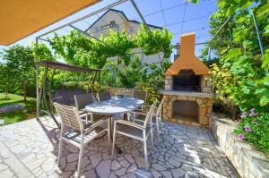 Apartment BAZINA - airconditioning, parking, 500m from the beach