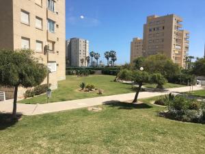 Apartamento segunda línea de playa con piscina