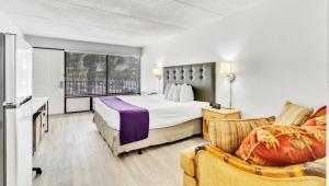 King Room - Non-Smoking room in Baymont by Wyndham Kissimmee