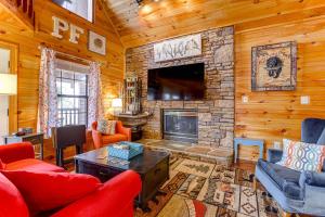 Easy-Access Pigeon Forge Cabin with Hot Tub!