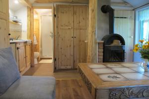 domki na leśnej polanie