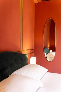 Residenza dEpoca White Room