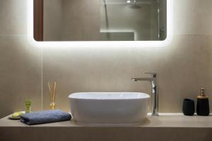 SithoniaRS 2nd Floor Center Apartment with amazing Seaview