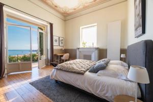 Villas Magnifique Villa d-epoque vue mer, plage a 12 min a pieds : photos des chambres