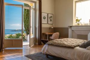 Villas Magnifique Villa d-epoque vue mer, plage a 12 min a pieds : photos des chambres