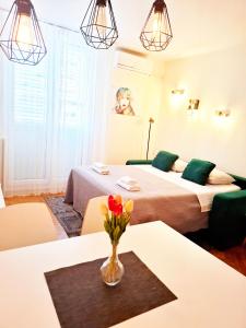 Urban City Apartment Vikttoria 2025