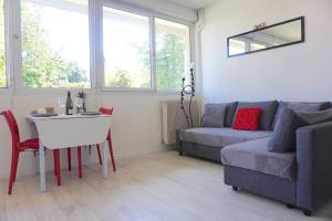 Appartements Appartement La Roseraie PARKING PRIVE : photos des chambres