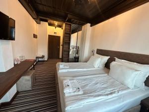 Quadruple Room room in Hotel Leshten