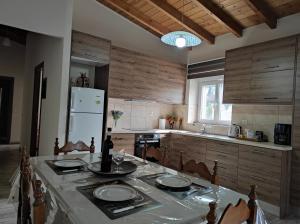 Villa Asterousia with Heated Jacuzzi, BBQ & Lounge