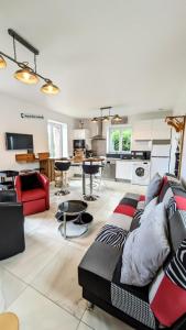 PN 84, Maison 4-6 personnes , jardin , plage et centre ville à 15 min à pied