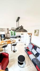 PN 84, Maison 4-6 personnes , jardin , plage et centre ville à 15 min à pied