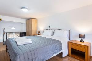 Nevas Apartments in Center Chania 1 2