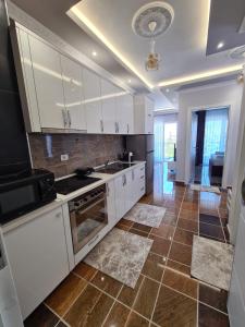 Modern Apartment by the Beach Fishta Q5 23