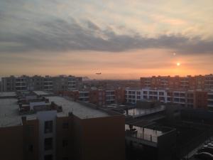 Best Airport Layover Room-Security-Elevator-Gym-Free WIFI