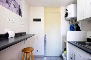 Best Airport Layover Room-Security-Elevator-Gym-Free WIFI