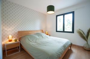 Maisons de vacances Maison St Brice Terrasse lits en 160 Confortable : photos des chambres