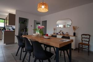 Maisons de vacances Maison St Brice Terrasse lits en 160 Confortable : photos des chambres