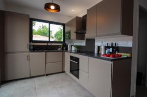 Maisons de vacances Maison St Brice Terrasse lits en 160 Confortable : photos des chambres