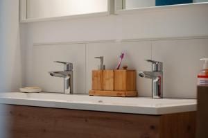 Maisons de vacances Maison St Brice Terrasse lits en 160 Confortable : photos des chambres