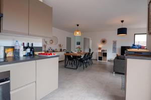 Maisons de vacances Maison St Brice Terrasse lits en 160 Confortable : photos des chambres