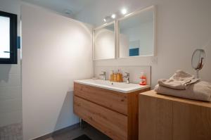 Maisons de vacances Maison St Brice Terrasse lits en 160 Confortable : photos des chambres