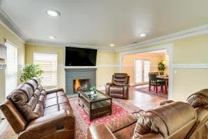 Del Rey Oaks Vacation Home with Mini-Golf Course! - Сисайд